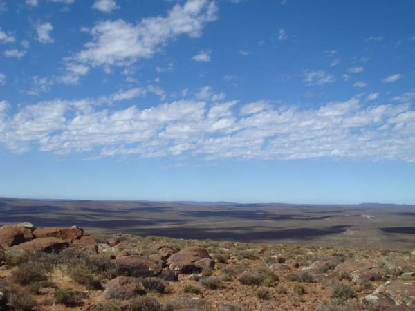 南アフリカ天文台サザーランド観測所の空と大地